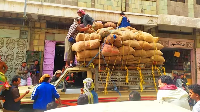 وثيقة تكشف فساداً في تعز.. ملايين تنهب وسط أزمة اقتصادية كبيرة
