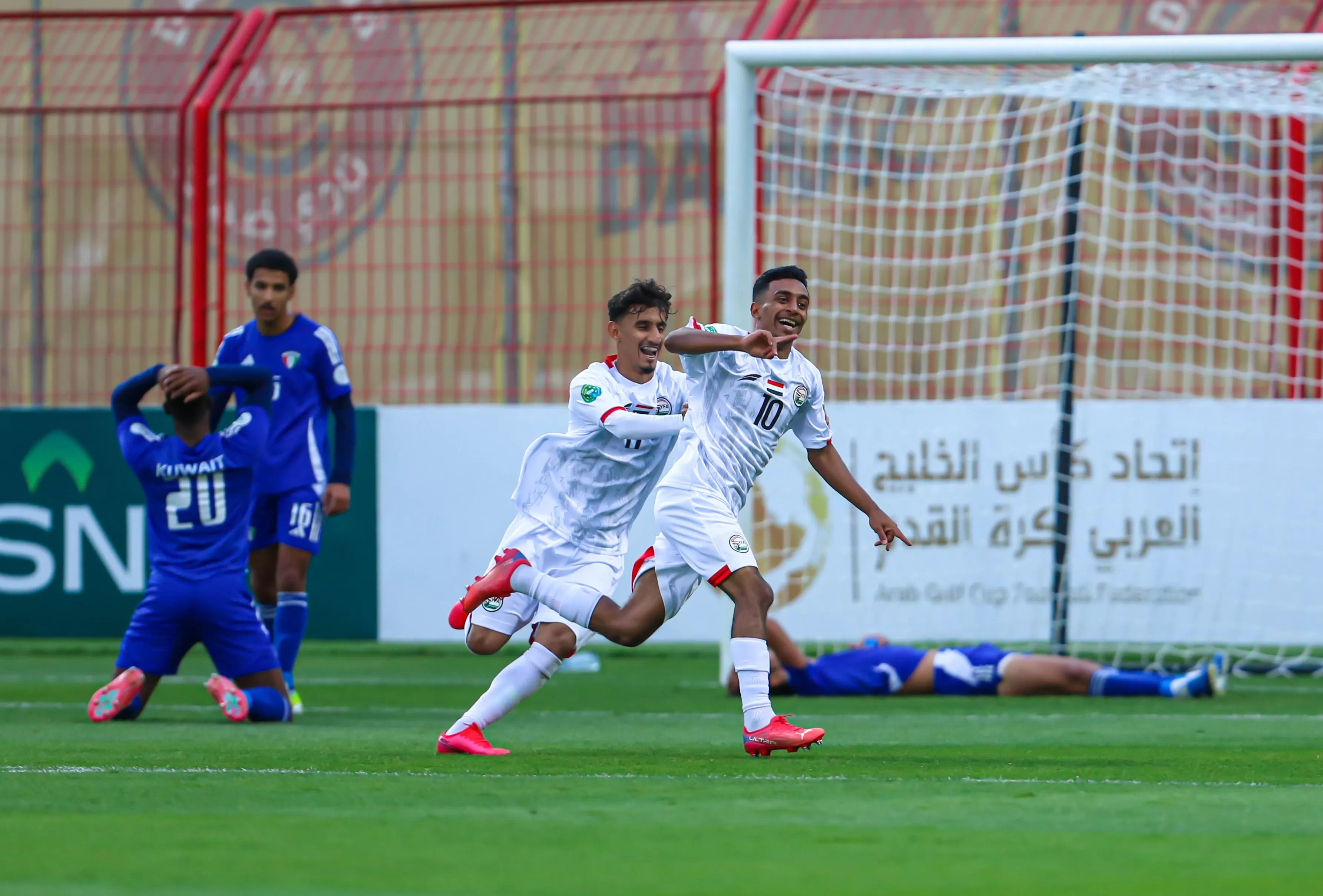 الأحمر الشاب يصنع التاريخ.. إقصاء الكويت والتأهل لأول نصف نهائي خليجي