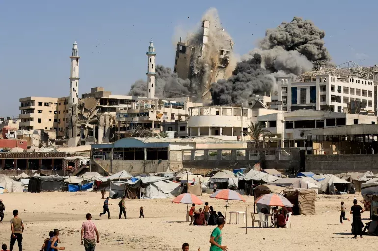 وزيرة الخارجية البريطانية تدين الهجوم الإسرائيلي على غزة وتصفه "بالهمجي والشنيع"