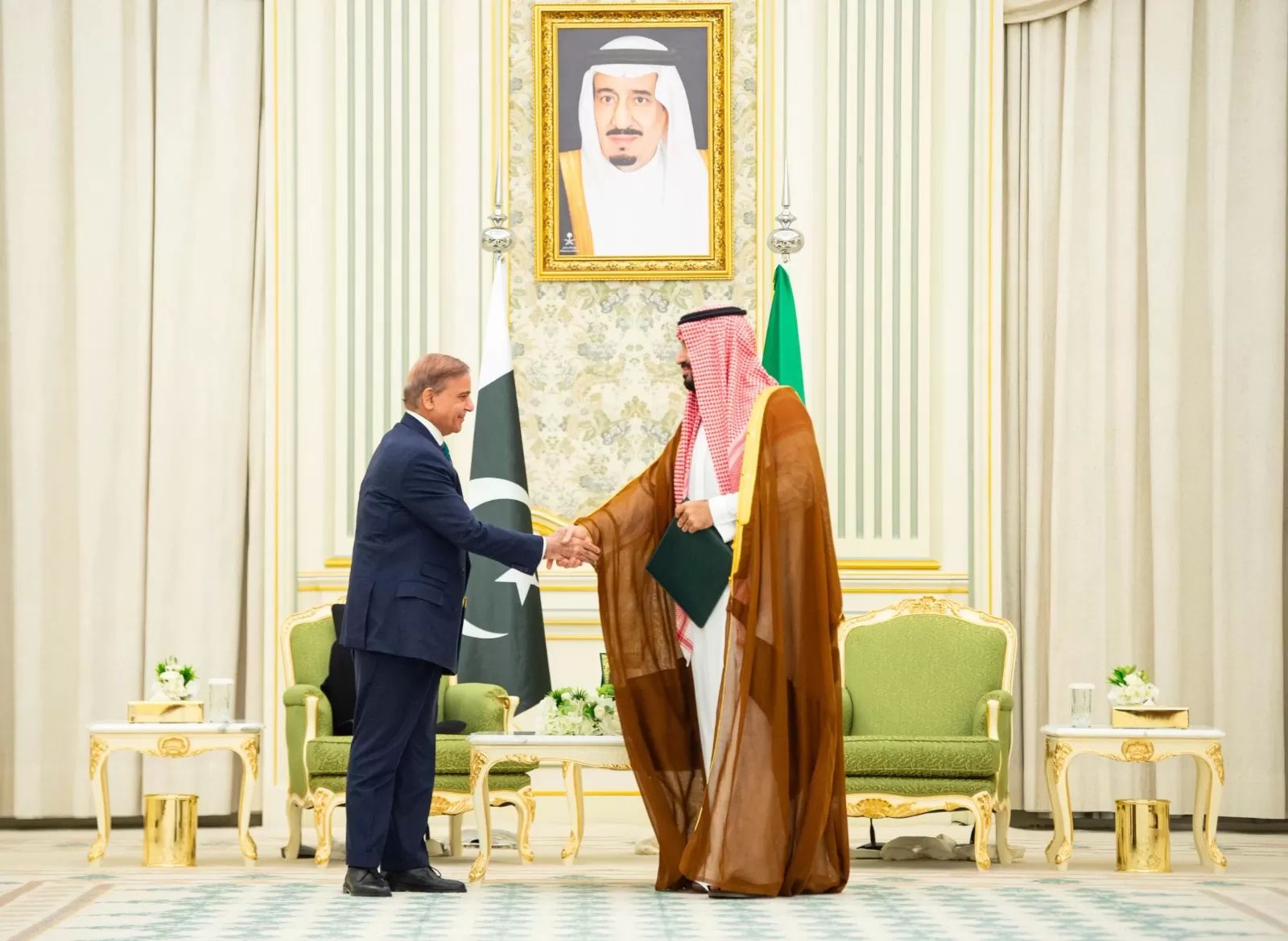 السعودية وباكستان توقعان اتفاقية دفاع إستراتيجي مشترك