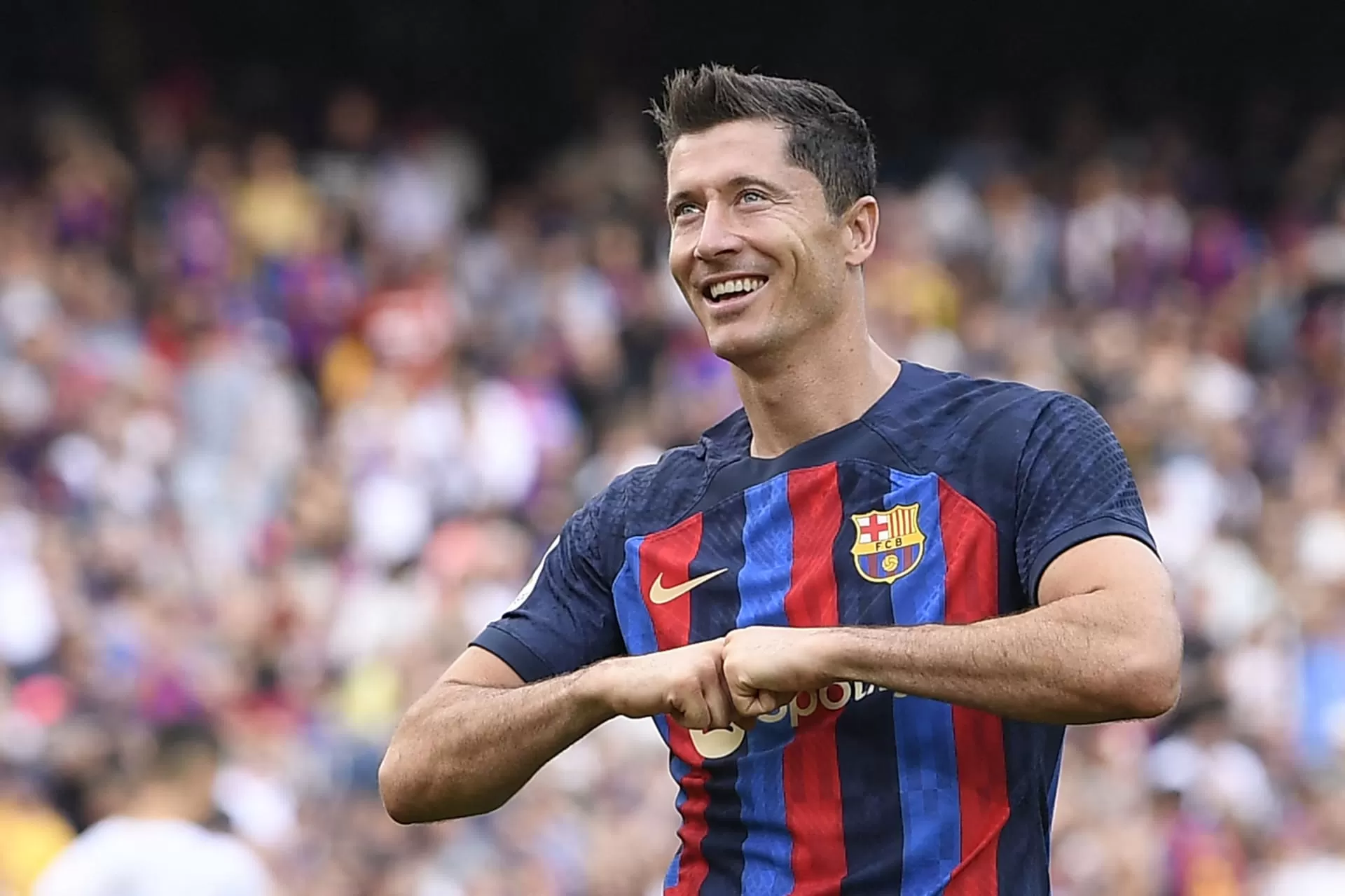 برشلونة يحدد مستقبل ليفاندوفسكي مع الفريق