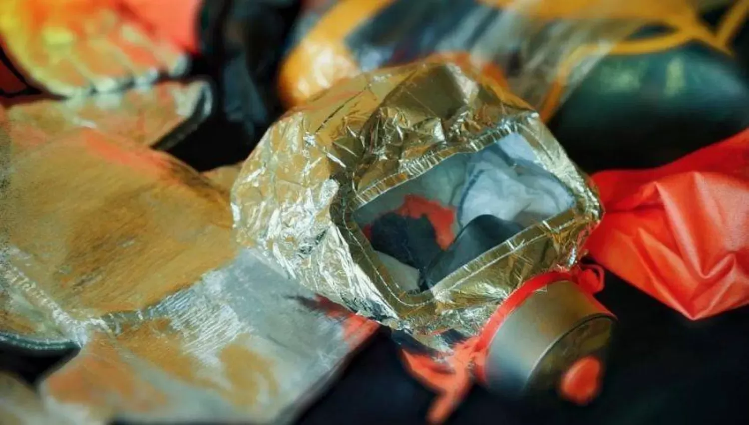 اليمن: إحباط تهريب شحنة مواد كيميائية ومعدات عسكرية كانت في طريقها للحوثيين عبر باب المندب