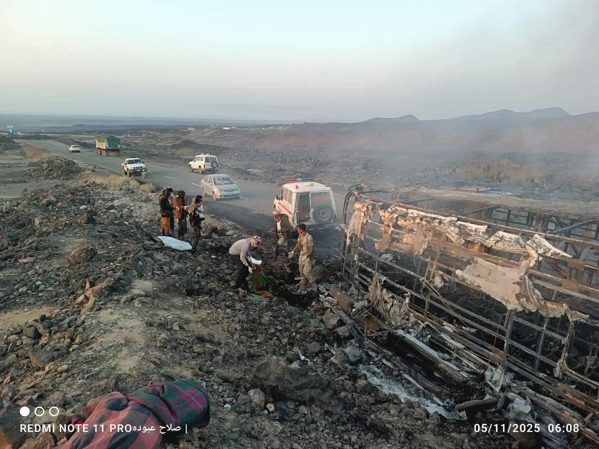 فاجعة على طريق العرقوب بأبين.. وفاة 30 يمنياً في احتراق حافلة عائدين من السعودية