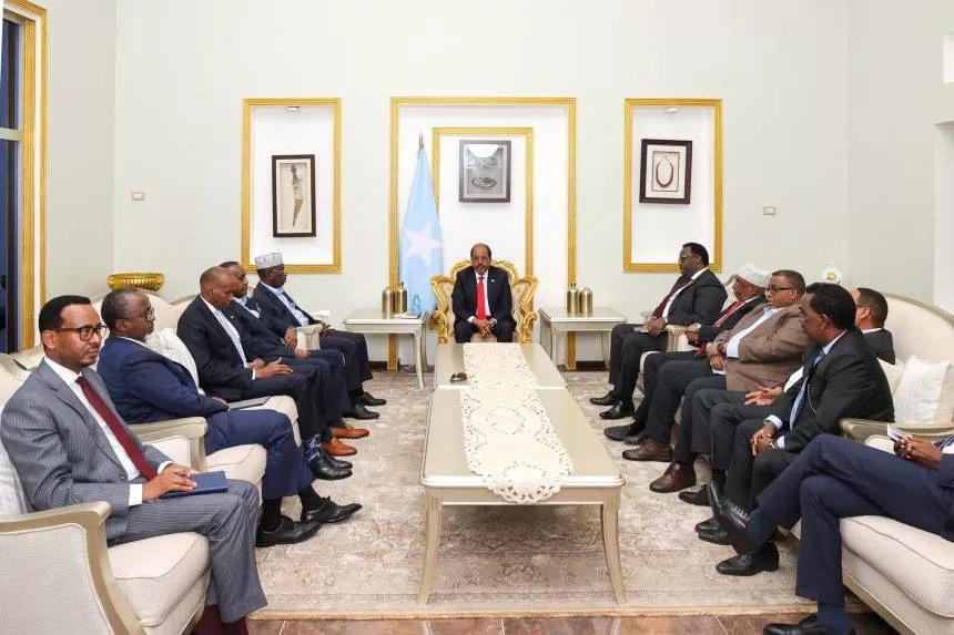 سباق مبكر نحو صناديق 2026: تحالفات سياسية جديدة تعيد رسم المشهد في الصومال