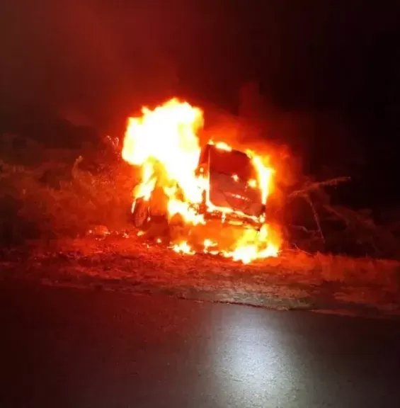 اليمن: حريق هائل يلتهم "باص" في تعز ومبالغ مالية ضخمة تتحول إلى رماد