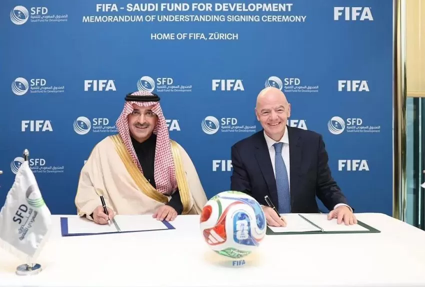 الصندوق السعودي وFIFA يوقعان على تطوير الرياضة بالدول النامية بمليار دولار