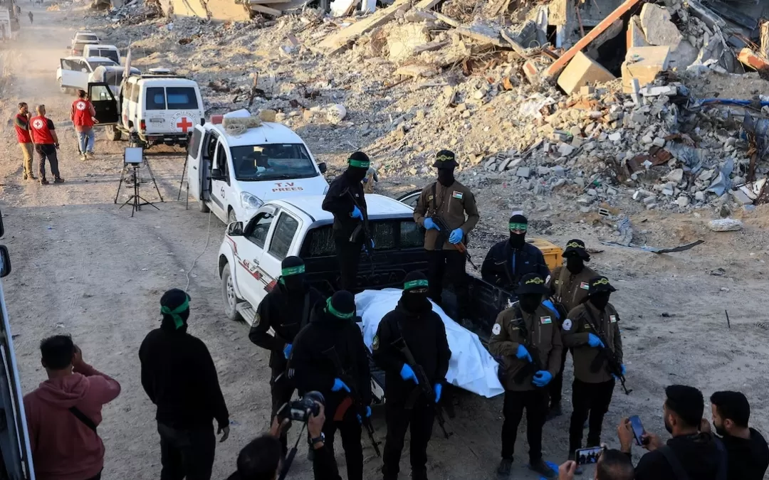 إسرائيل تُعلن عن هوية جثمان تسلمته من حماس