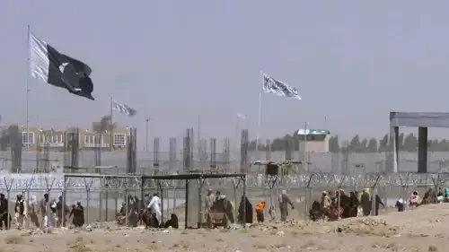 طالبان تتهم باكستان بالهجوم.. وقتلى وجرحى إثر تبادل إطلاق النار على الحدود