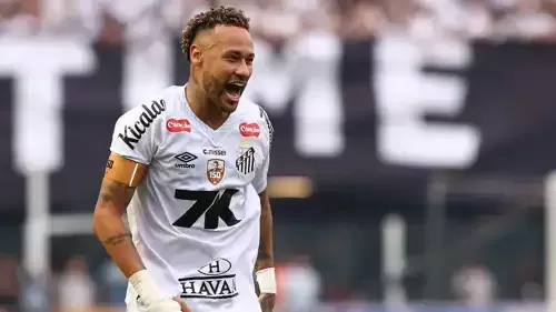 بقناع غريب... نيمار يتجوّل متنكّرًا في نيويورك بعيدًا عن عدسات الجماهير