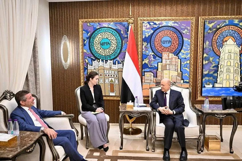 اليمن: العليمي يستعرض مع السفير الأميركي تعزيز الشراكة ودعم استقرار اليمن