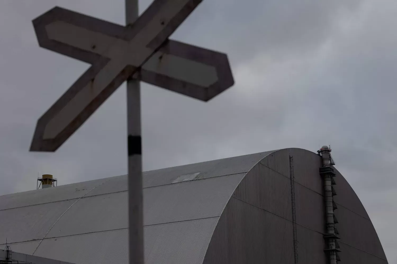 تحذير من انهيار محتمل لملجأ تشيرنوبيل النووي في حال تعرّضه لضربة روسية