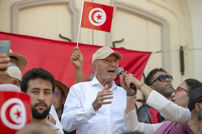 وقفة احتجاجية في تونس للمطالبة بالإفراج عن المعارض أحمد نجيب الشابي