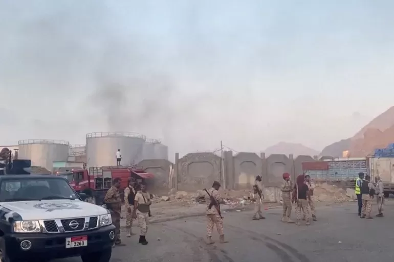 مشهد معقّد في حضرموت والمهرة بعد قرارات رئاسية وتحركات عسكرية