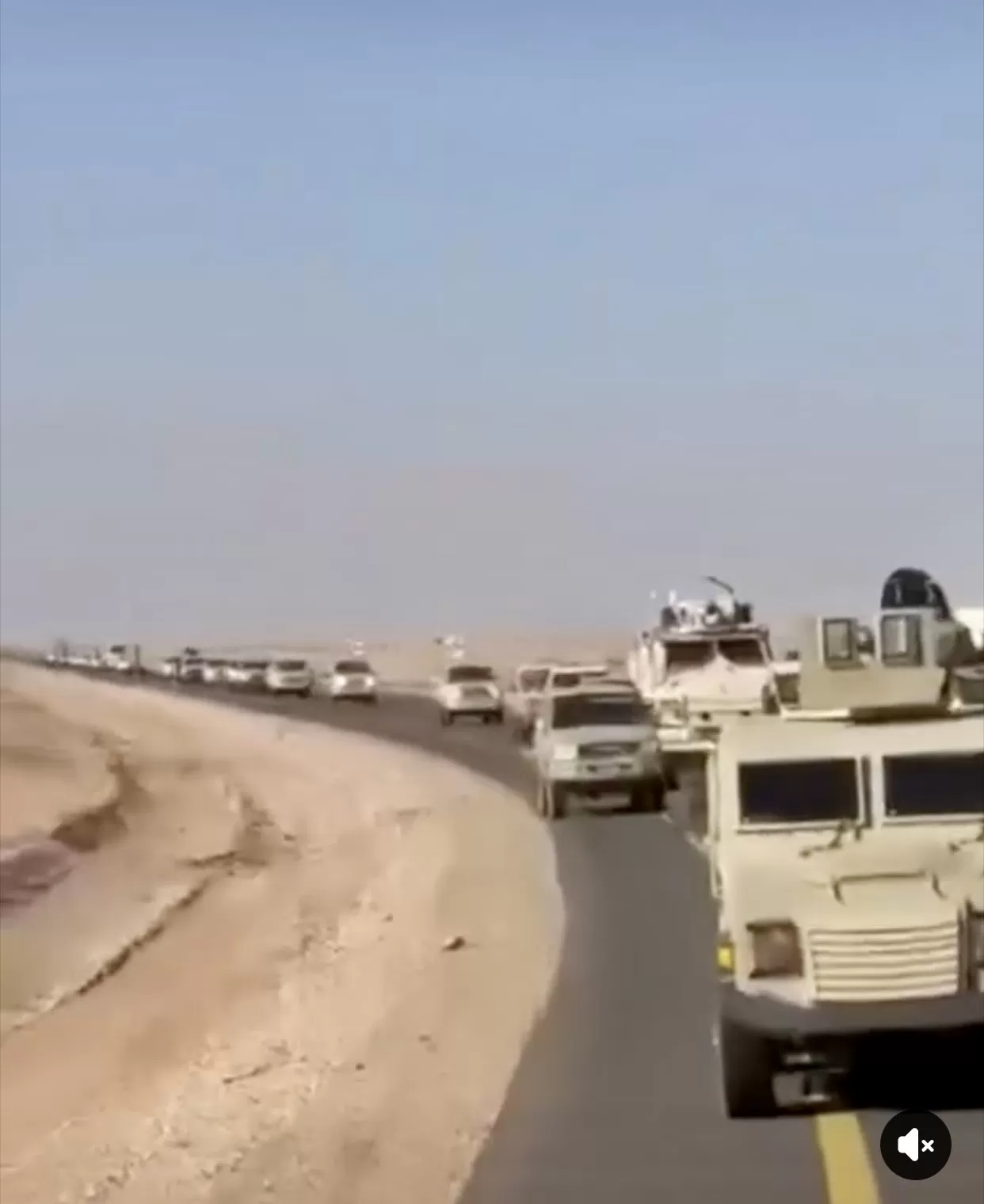 حضرموت | تصعيد خطير: اشتباكات عنيفة بين قوات درع الوطن والانتقالي في معسكر الخشعة وغارات جوية تطال مواقع للأخير